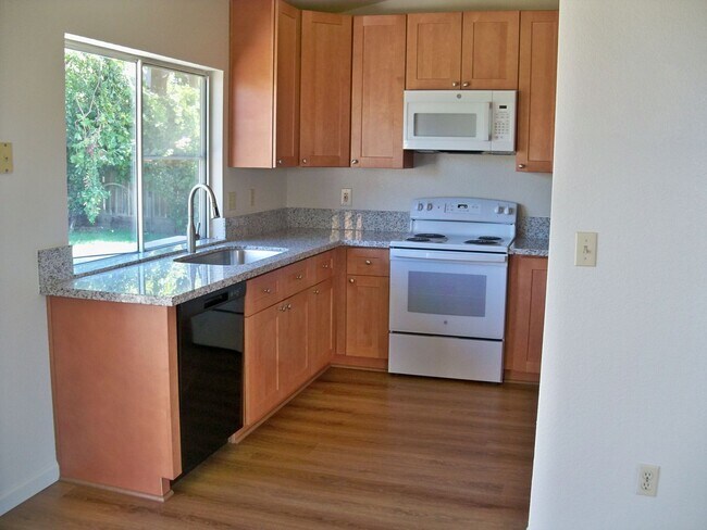 Foto del edificio - Available Soon Near Johansen High School