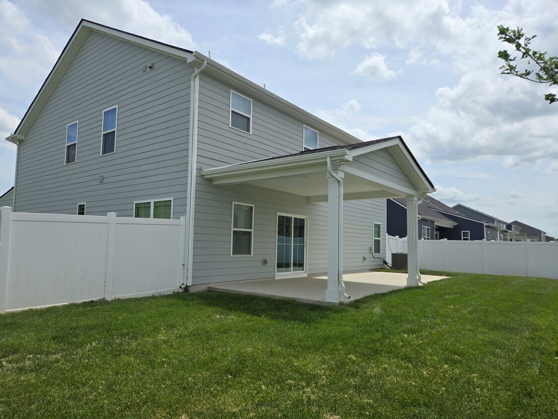 Foto del edificio - 3220 Firerock Dr