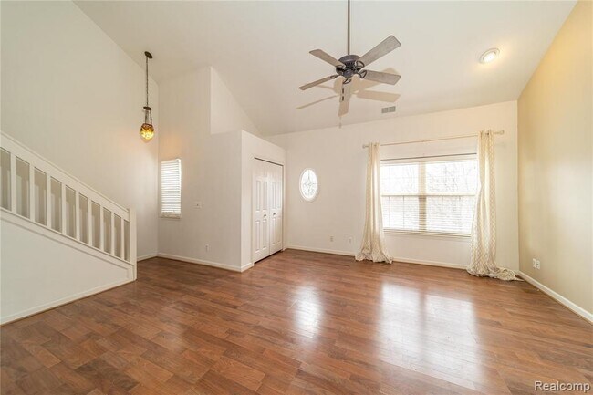 Foto del edificio - 681 River Park Village Blvd
