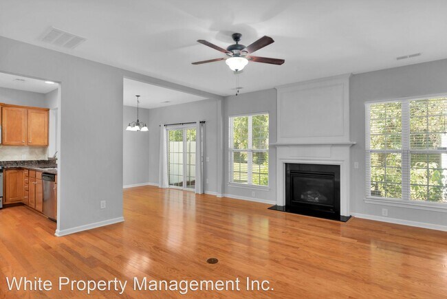 Building Photo - 3 br, 2.5 bath House - 15566 Canmore Street