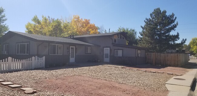 ¡Hermoso dúplex en Edgewater! - 2499 1/2 Pierce Street