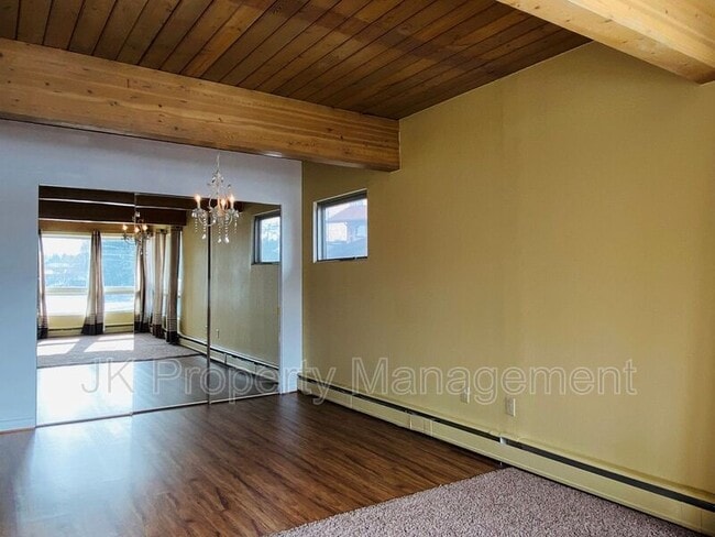 Building Photo - 1546 Meadowlark Dr