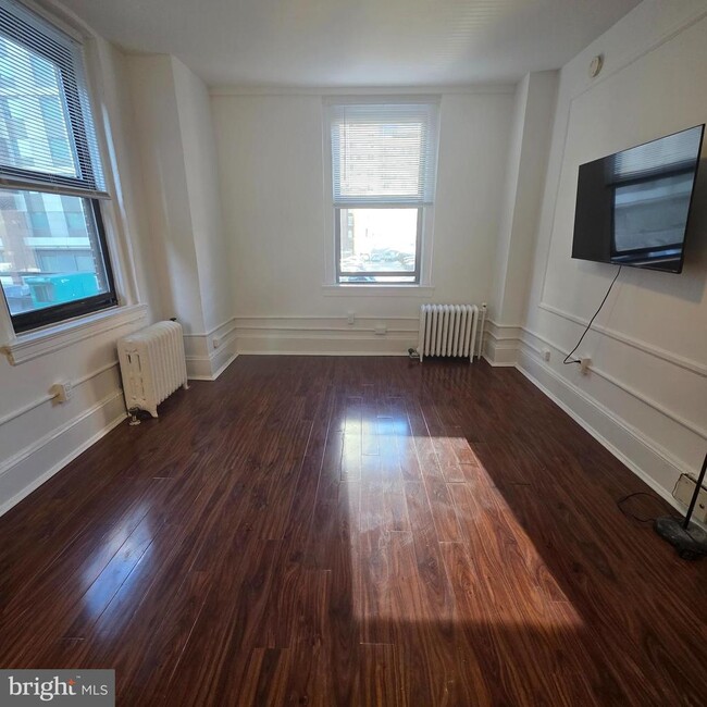 Building Photo - 1324 Locust St