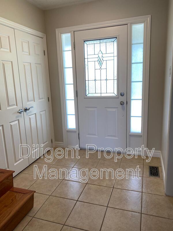 Building Photo - 695 Otonabee Dr