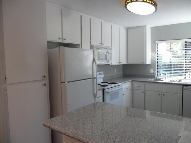 Foto del edificio - 438 Colony Crest Drive