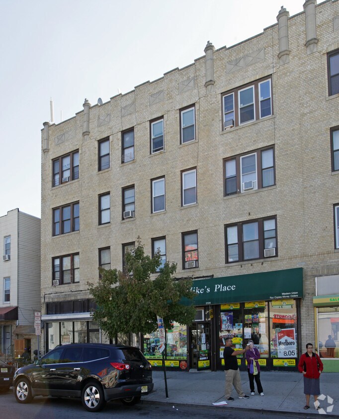 Foto principal - 2106 Kennedy Blvd