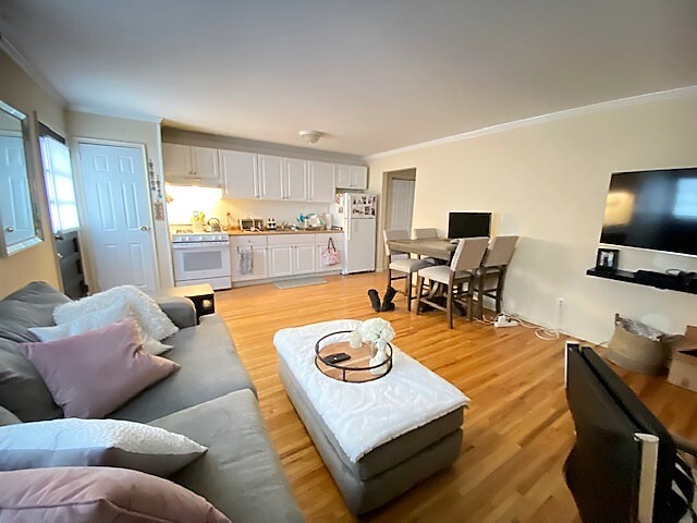 Foto principal - 1135 Walt Whitman Rd