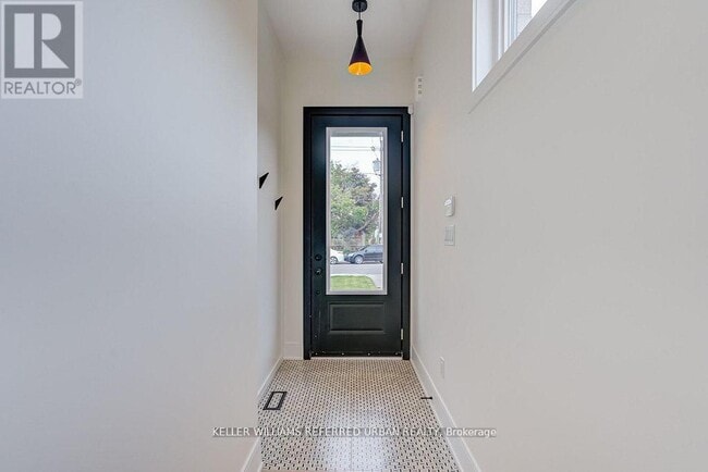 Building Photo - 16A Maple Ave N