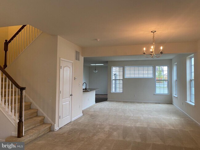 Building Photo - 1042 E Davinci Dr