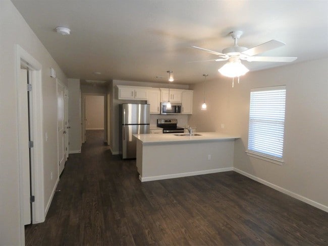 Building Photo - 439 Summit Ridge Dr
