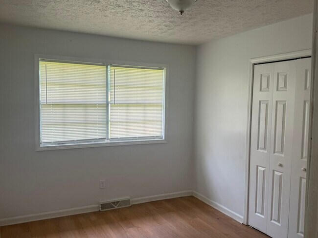 Building Photo - 4251 Kent Dr