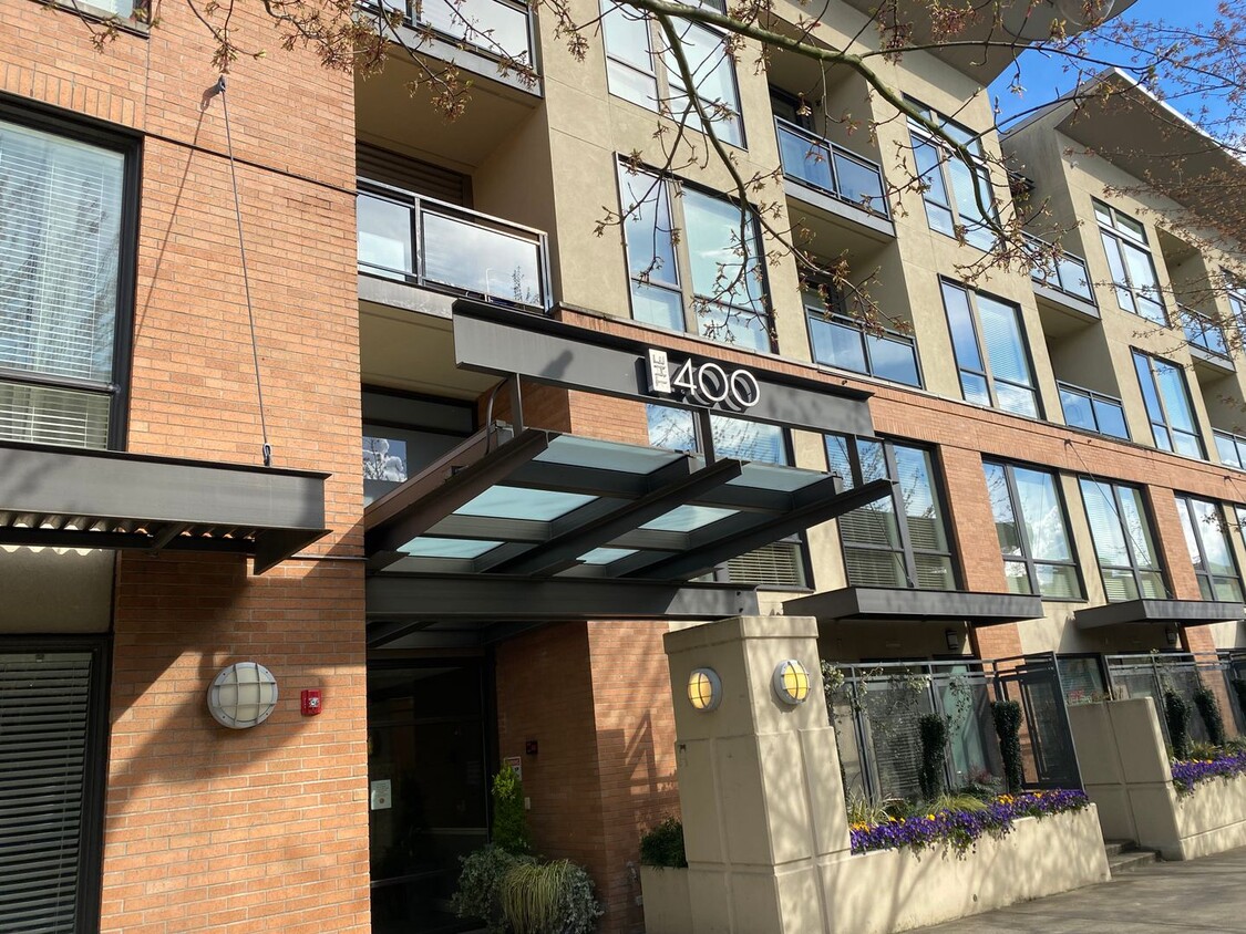 Foto principal - Modern Condo with Luxury Amenities Near Fe...