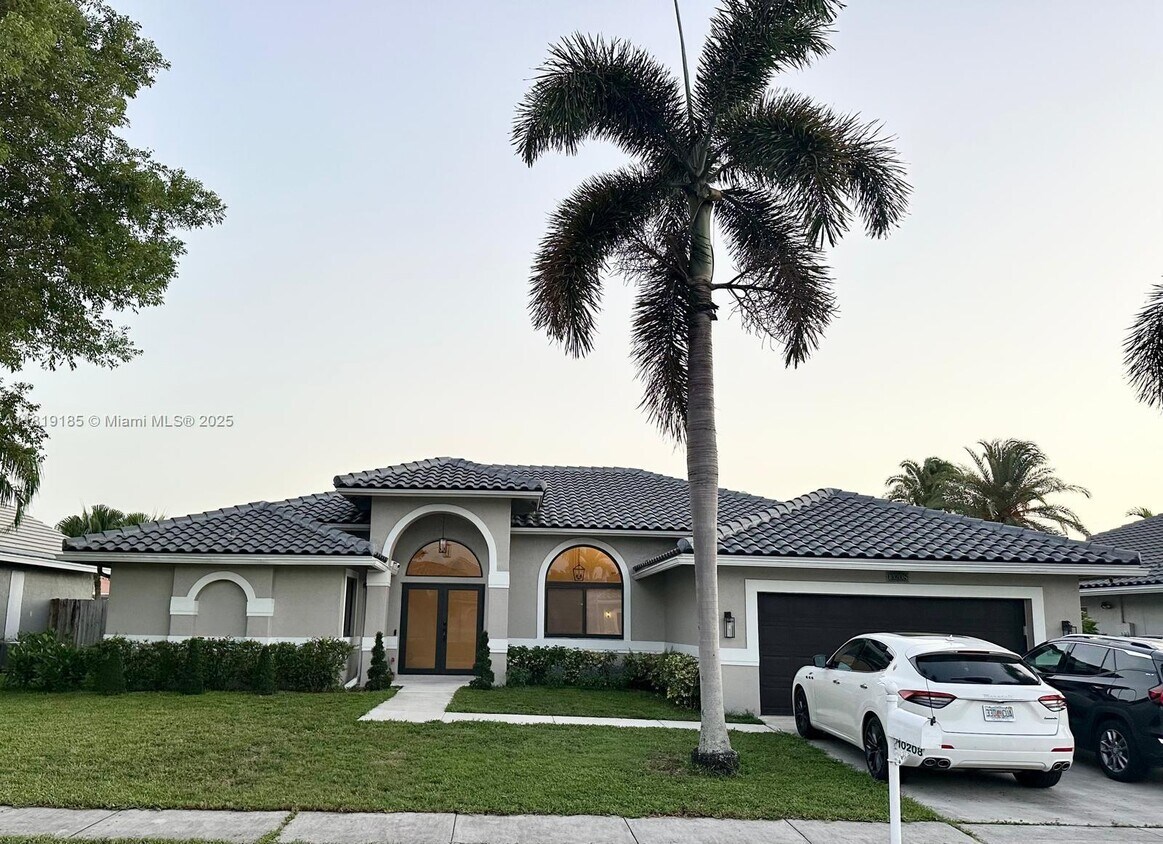 Foto principal - 10208 SW 12th St