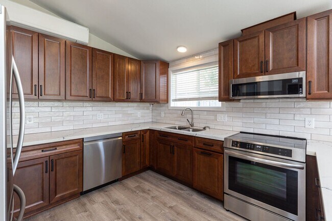 Foto del edificio - 3 Bed, 2 Bath, Single level home-RECENTLY ...