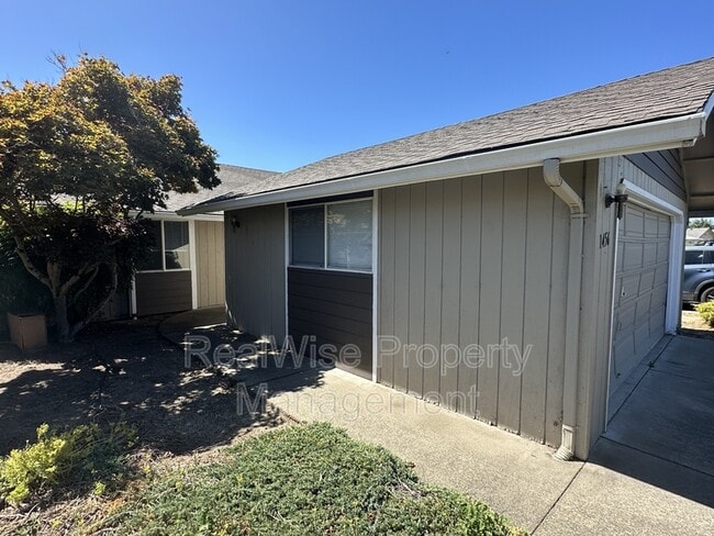 Building Photo - 1456 Cameo Ct