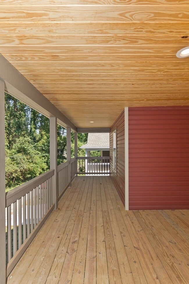 Building Photo - Biltmore - Modern Construction, 3 Bedrooms, Open Plan!