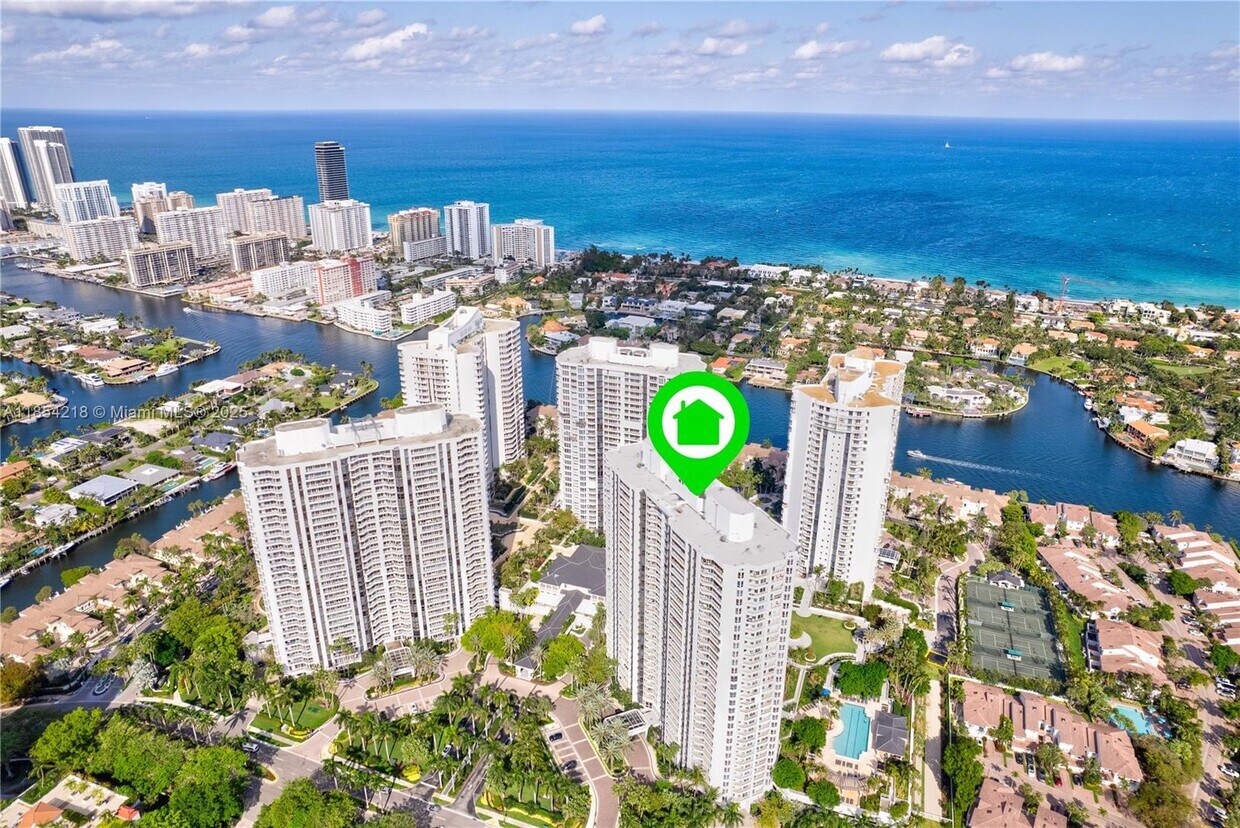 Foto principal - 21055 Yacht Club Dr