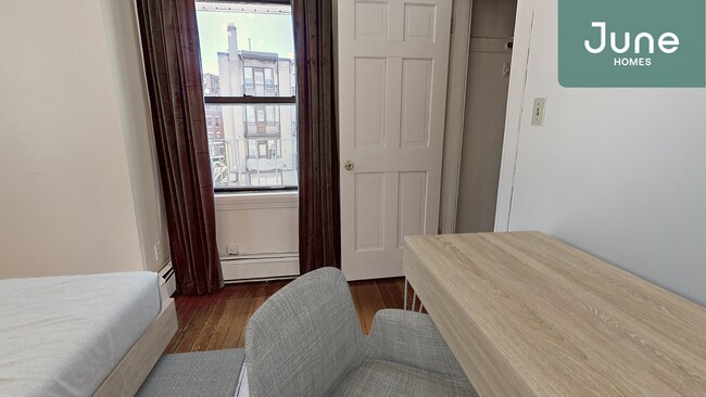 Building Photo - Queen room in 6-bed/2.0-bath Home