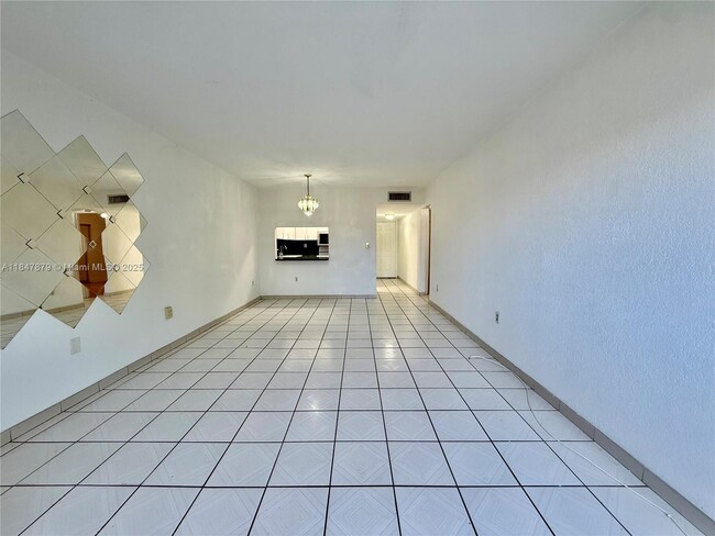 Foto del edificio - 1555 W 44th Pl