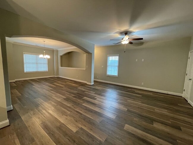 Building Photo - Beautiful 3 Bedroom 2 Bath Condominium