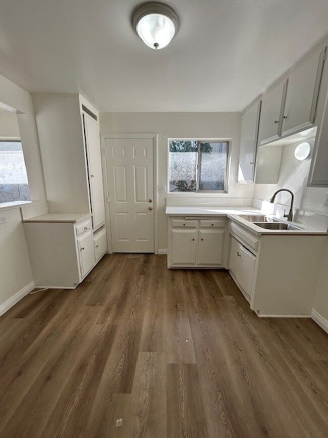 Building Photo - 3511