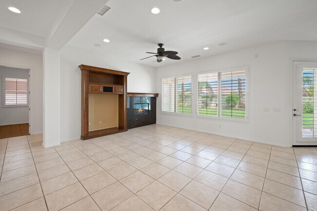 Building Photo - 124 Tesori Dr