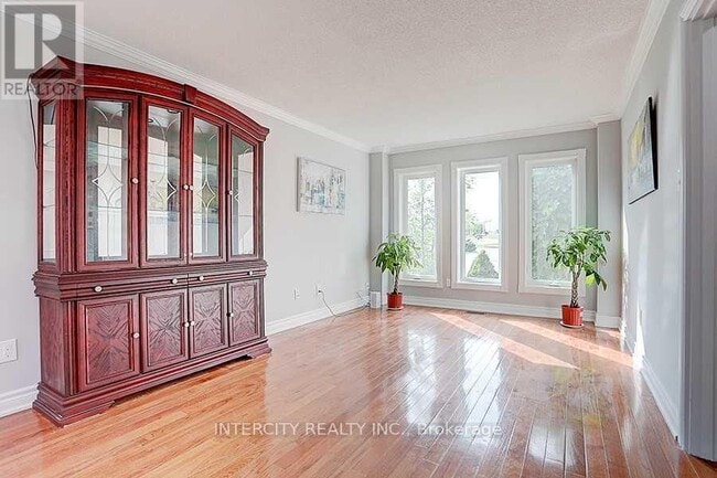 Building Photo - 57 Yorkland St