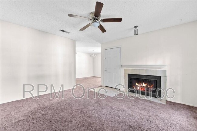 Foto del edificio - 9621 Walnut St