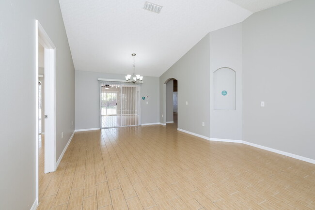 Foto del edificio - 5402 Harmony Ln