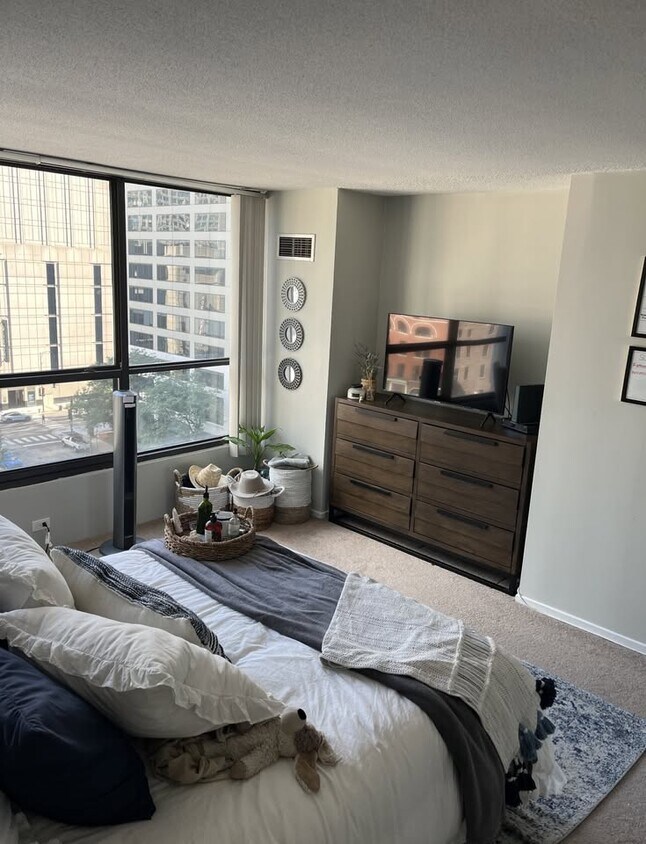 Foto principal - 405 N WABASH Ave