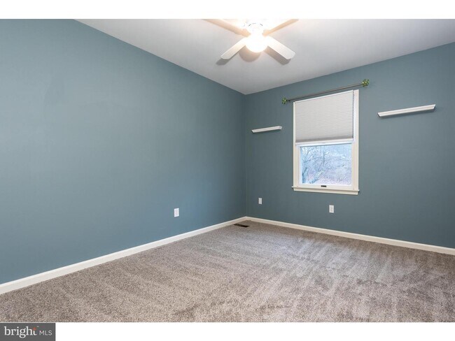 Building Photo - 415 Holly Tree Ct