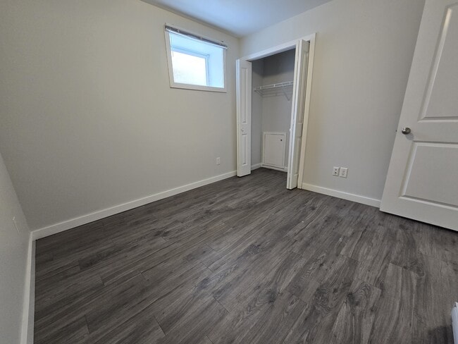 Photo du bâtiment - 1530-1530 Logan Ave
