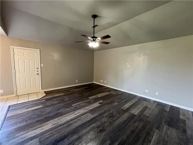 Foto del edificio - 3607 Crescent Dr