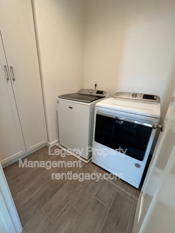 Building Photo - 1105 Hiramatsu Ln