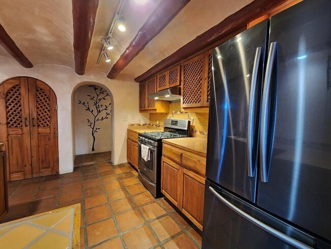 Building Photo - 1703A Jay St