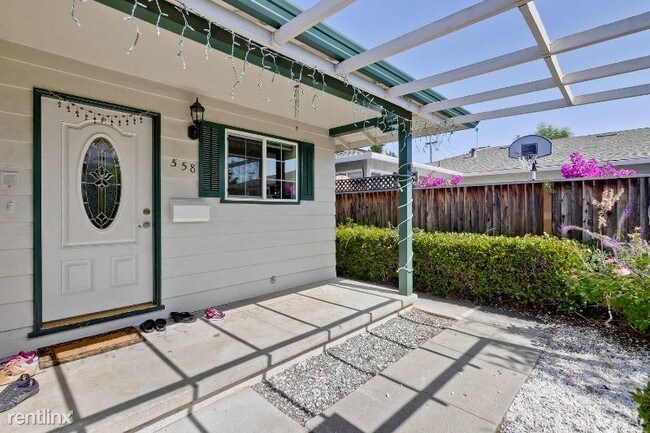 Building Photo - 3 br, 2 bath Apartment - 558 Shadow Glen