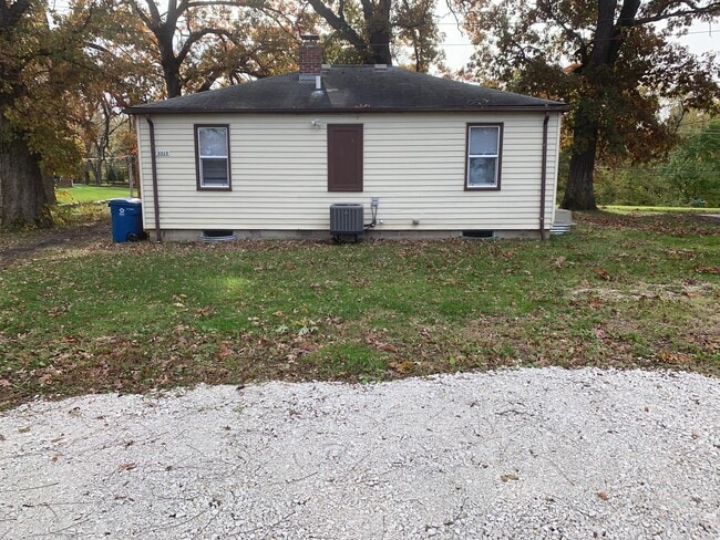 Building Photo - 3315 Valley Dr