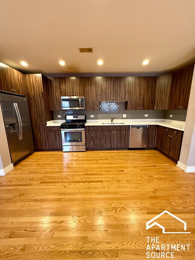 Foto del edificio - 3433 S Indiana Ave