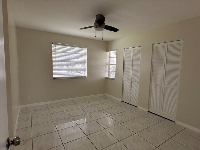 Foto del edificio - 9971 Twin Lakes Dr