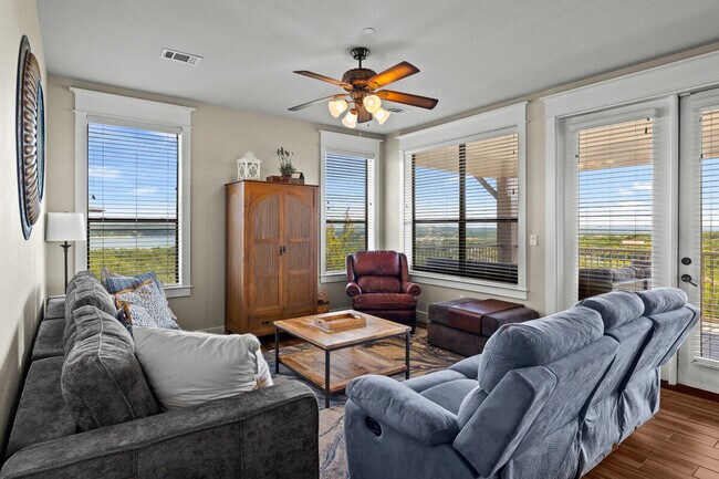 Foto del edificio - 18004 Edgewood Way