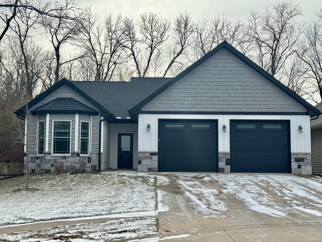 Building Photo - 5058 Pandit Dr