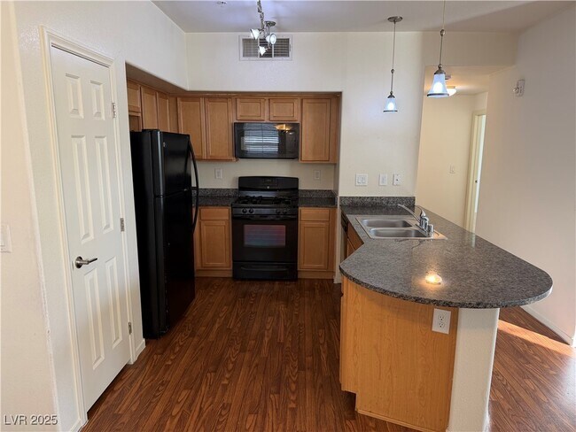 Foto del edificio - 50 Aura de Blanco St