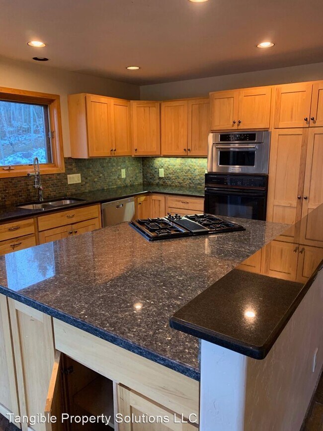 Foto del edificio - 4 br, 2.5 bath House - 1357 Blue Ridge Rd