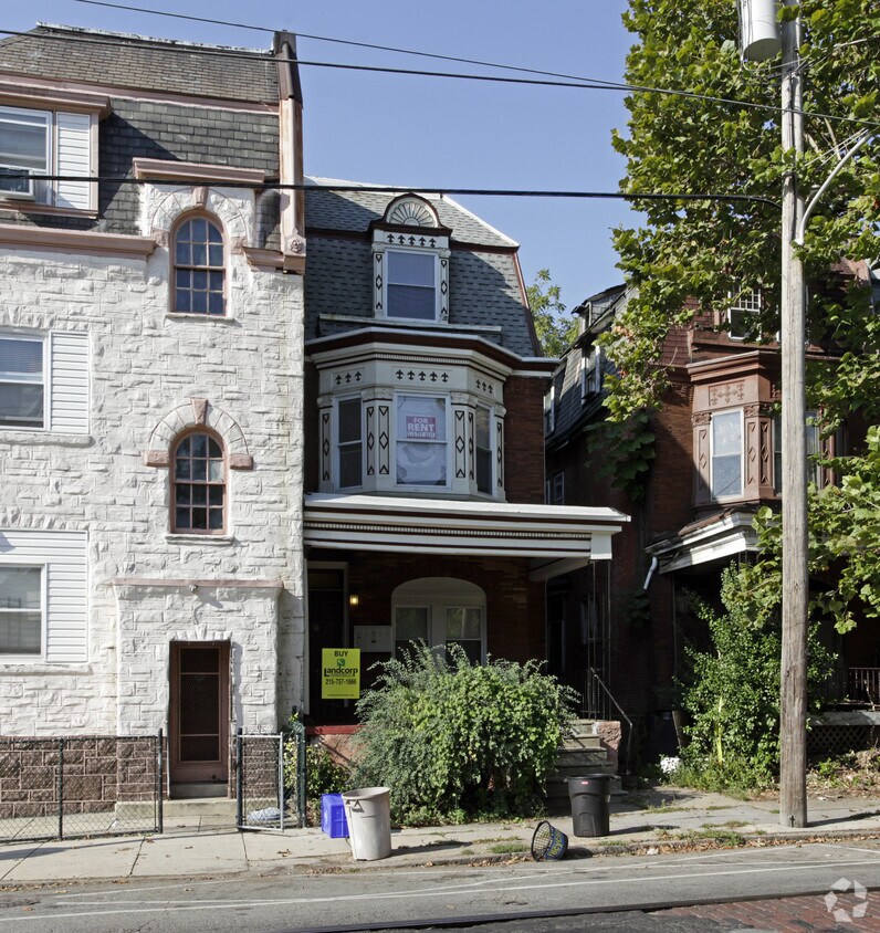 Building Photo - 940 S 49th St