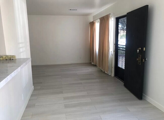 Foto del edificio - 422 W Elk Ave