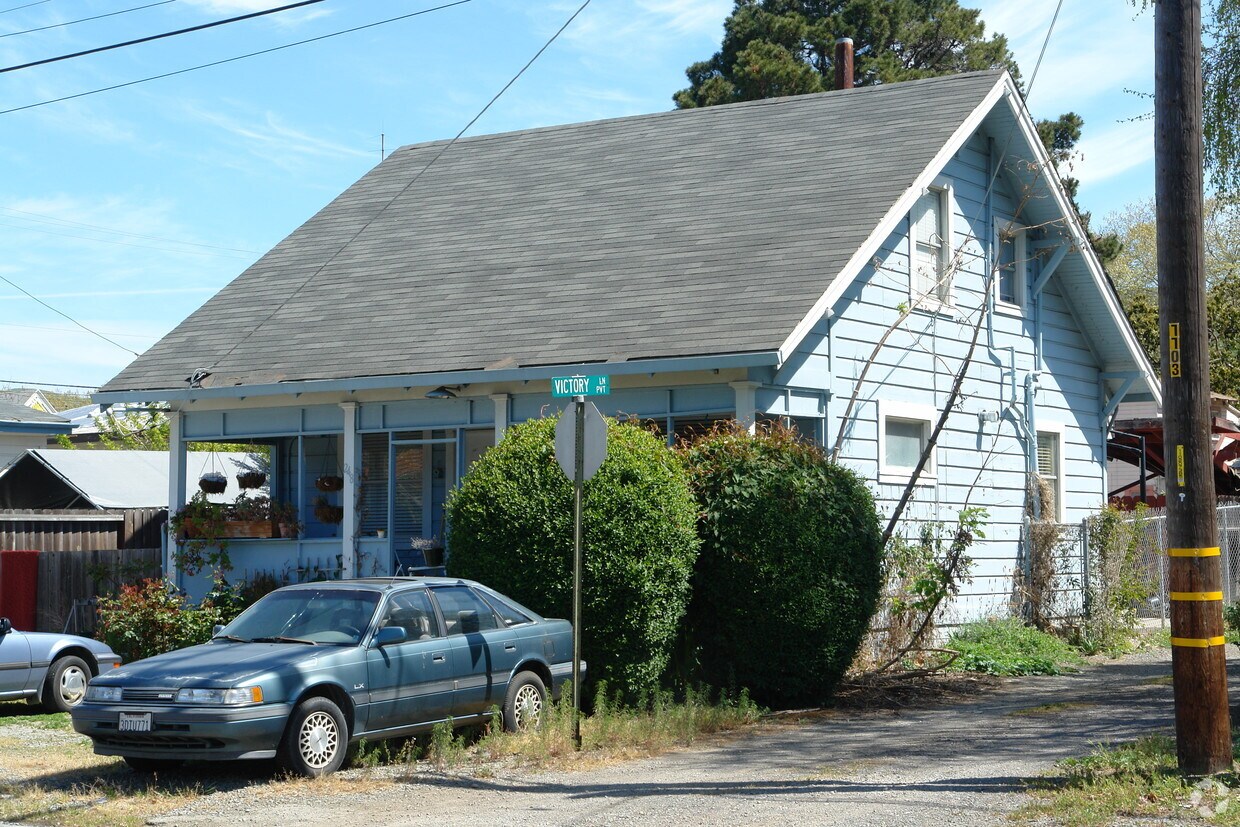 Primary Photo - 230,248 'H' St./37613 2nd