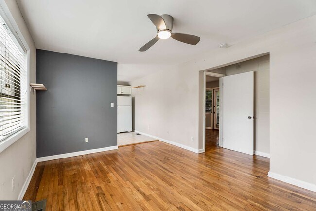 Building Photo - 818 Greenwood Ave NE