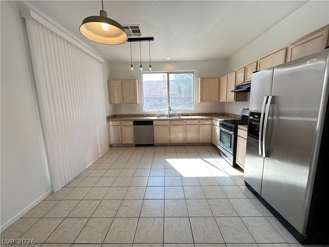 Building Photo - 2685 Park Creek Ln