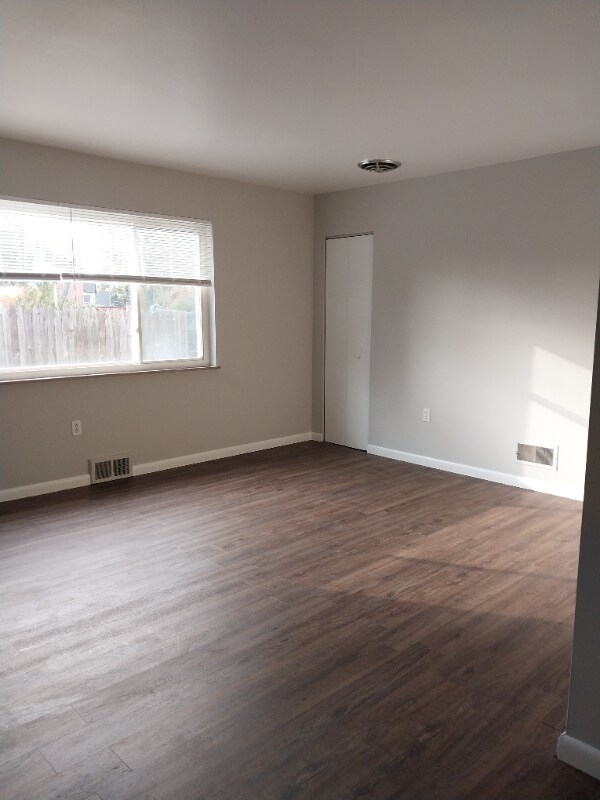 Foto del edificio - 4801 Madison Rd