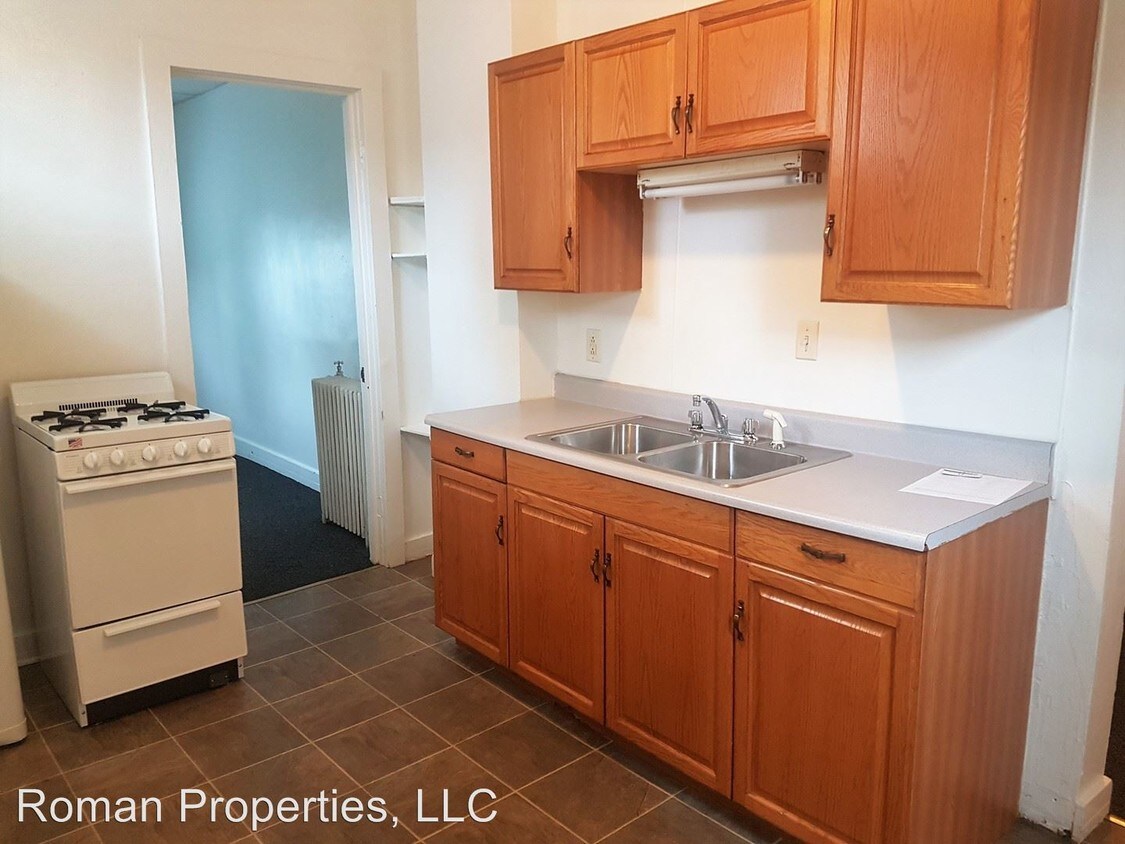 Primary Photo - 352 W 5th St